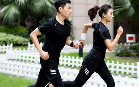 戶外運(yùn)動穿的T恤衫，定制速干T恤